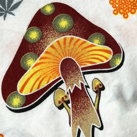 Light Wear Shirt Button-Up Mushrooms All Over Print Mens Large Hawaiian Style - Picture 4 of 7